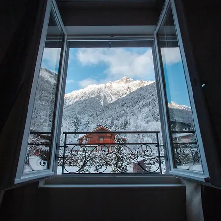 Готель La Folie Douce 4*