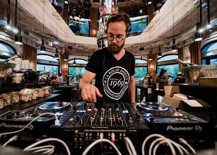 酒店 La Folie Douce